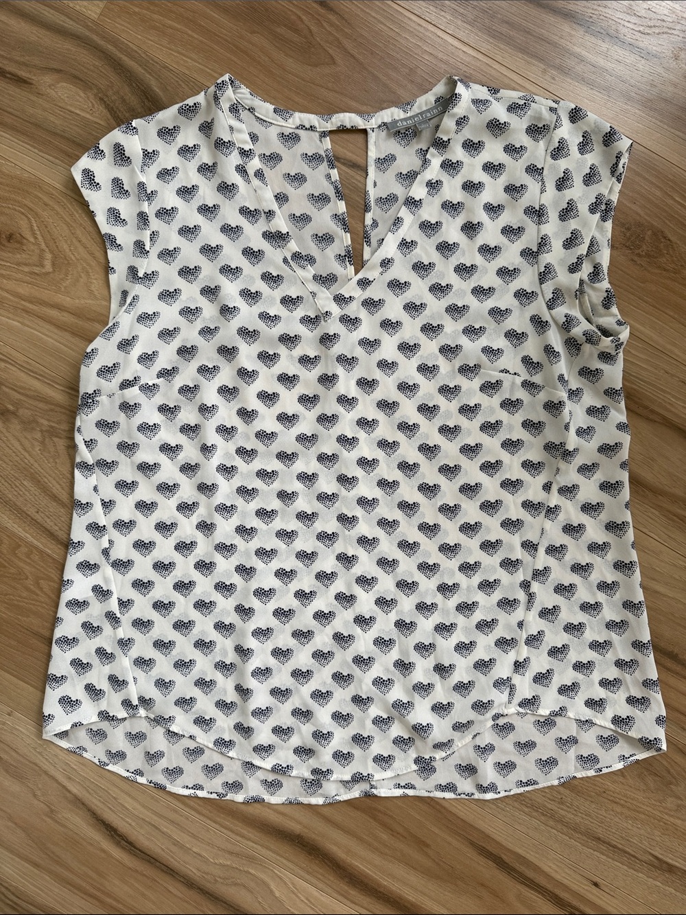 Daniel Rainn Cream Sleeveless Blouse with Navy Heart Print